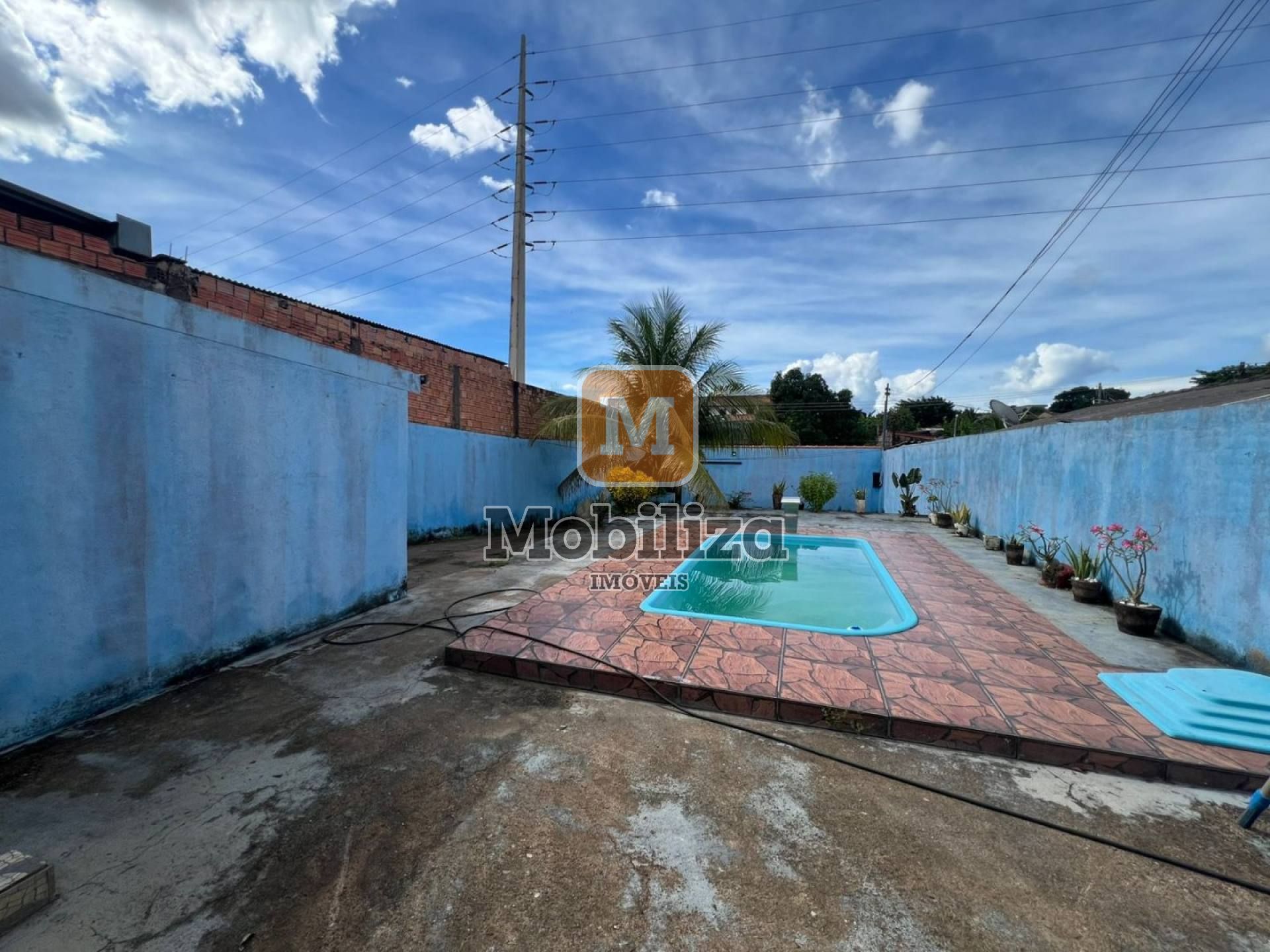 Casa próxima a Av. Campos Sales com piscina e terreno de 328m² - Bairro Areal