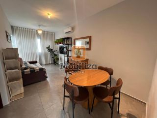 Casa com 2 dormitórios e quintal amplo no Condomínio Lagoa Azul