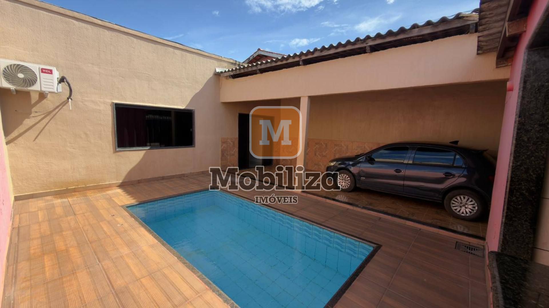 Casa com 3 dormitórios e piscina no bairro Flodoaldo Pontes Pinto