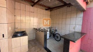 Casa com 3 dormitórios e piscina no bairro Flodoaldo Pontes Pinto