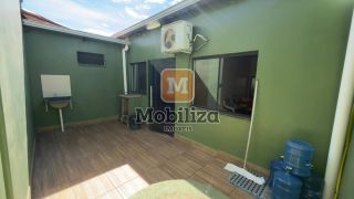Casa com 3 dormitórios e piscina no bairro Flodoaldo Pontes Pinto