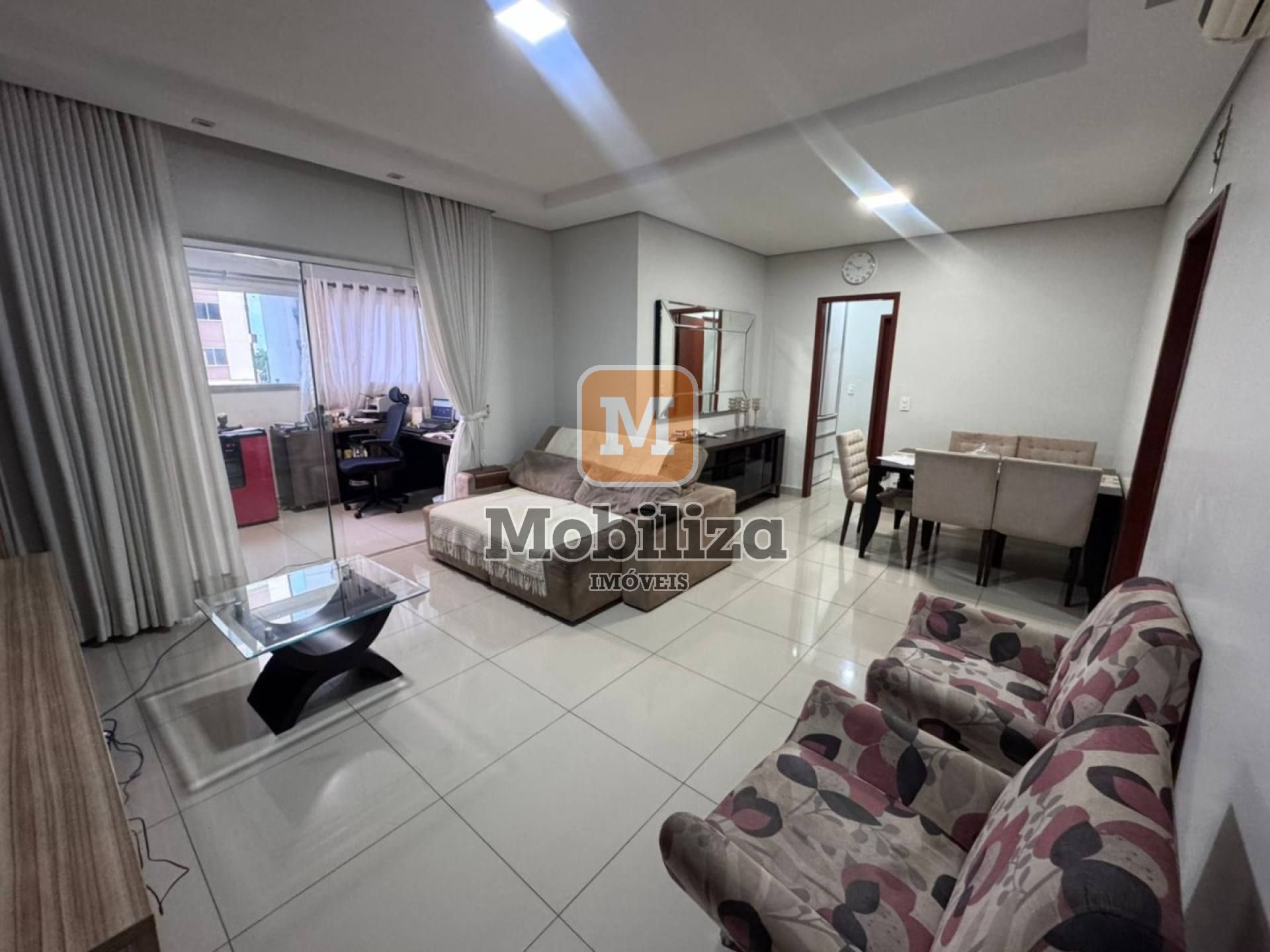 Apartamento com terreno e 4 dormitórios sendo 1 suíte no Riviera Residencial Clube
