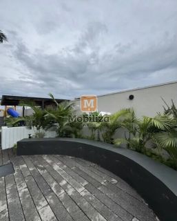 Apartamento duplex porteira fechada com 127m² e 3 quartos sendo 1 suíte no Condomínio Castanheiras