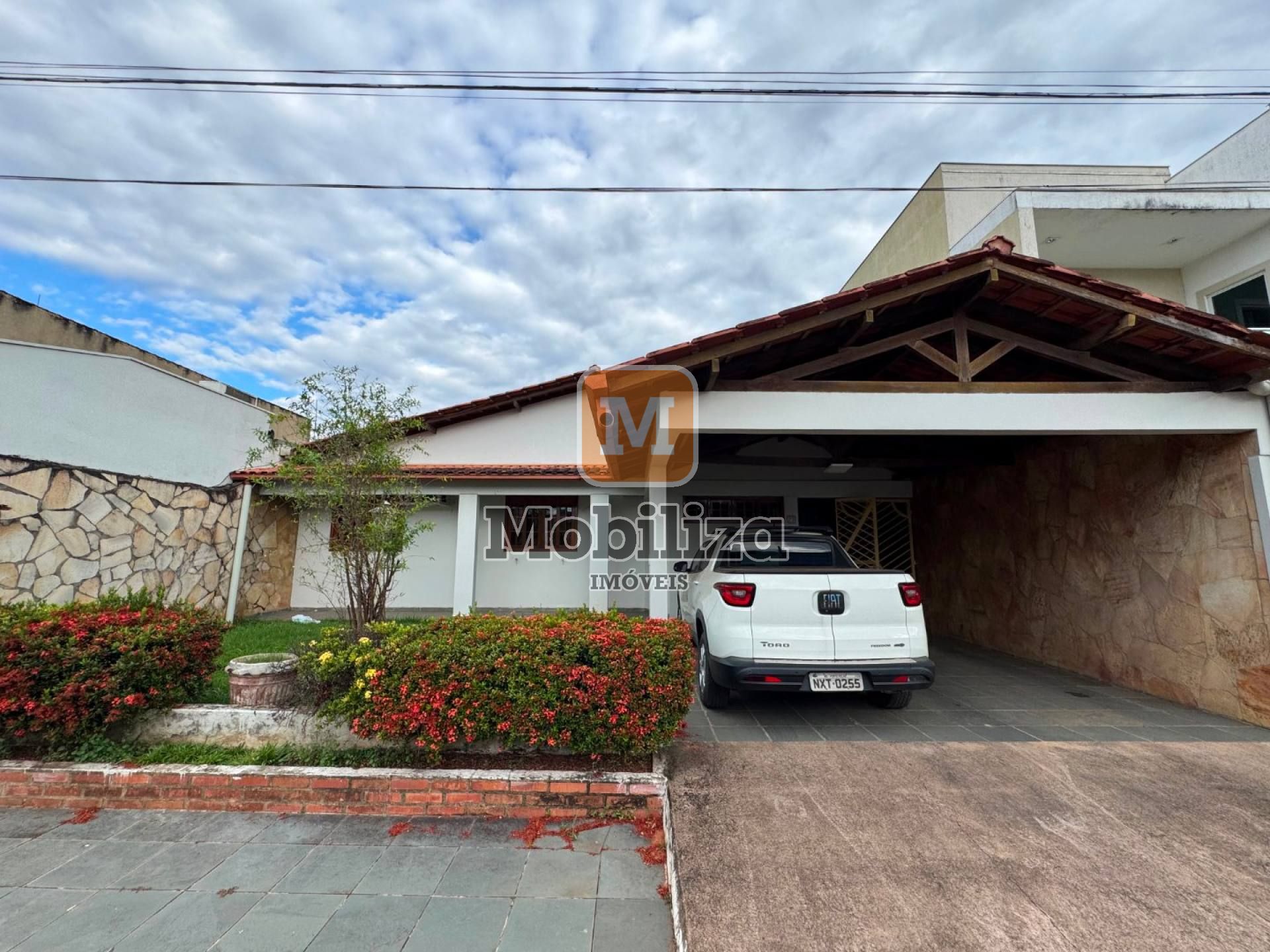 Casa no Condomínio Icaraí 2 com 3 quartos sendo 1 suíte e área gourmet com churrasqueira