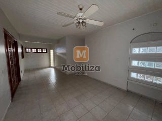 Casa no Condomínio Icaraí 2 com 3 quartos sendo 1 suíte e área gourmet com churrasqueira