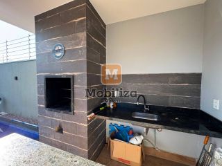 Casa com 3 quartos sendo 2 suítes, piscina e fino acabamento no Greenville