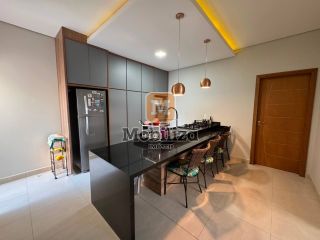 Casa com 3 quartos sendo 2 suítes, piscina e fino acabamento no Greenville