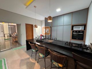 Casa com 3 quartos sendo 2 suítes, piscina e fino acabamento no Greenville