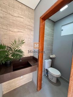 Casa com 3 quartos sendo 2 suítes, piscina e fino acabamento no Greenville