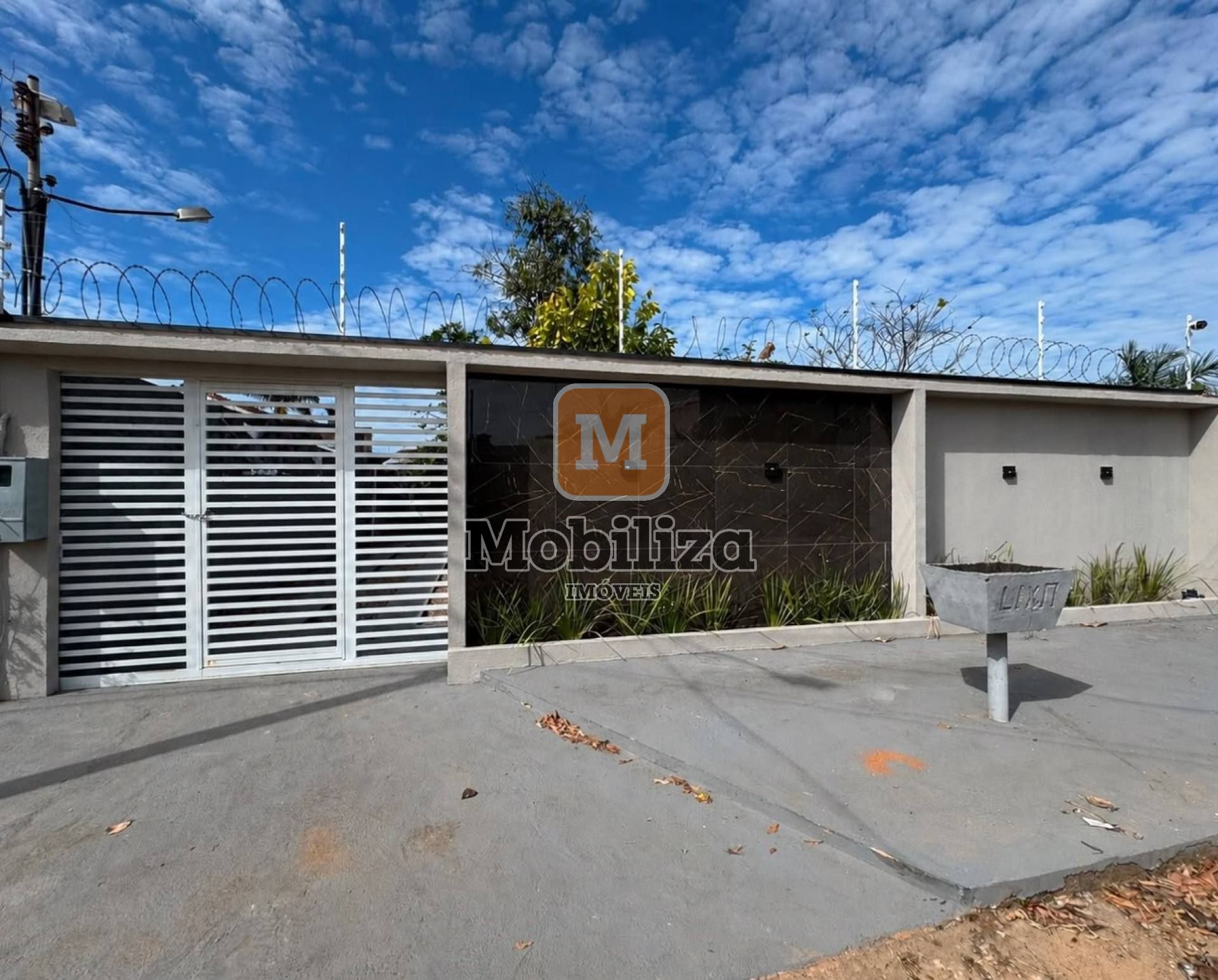 Casa com 3 dormitórios sendo 1 suíte, quintal amplo e edícula no bairro Igarapé