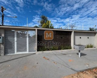 Casa com 3 dormitórios sendo 1 suíte, quintal amplo e edícula no bairro Igarapé
