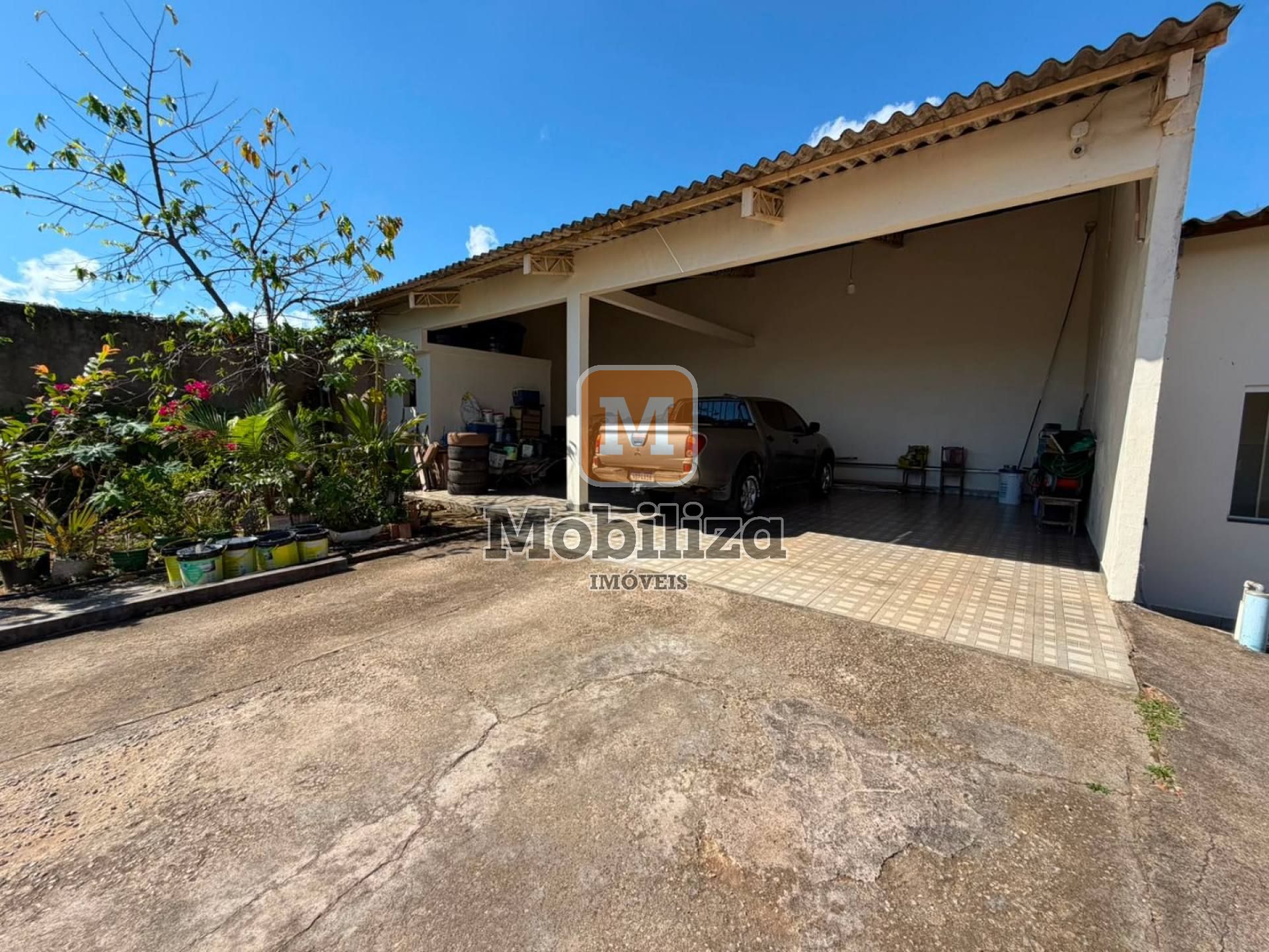 Casa ampla com 3 quartos sendo 1 suíte e terreno de 900m² no bairro Igarapé