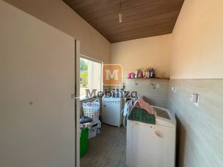 Casa ampla com 3 quartos sendo 1 suíte e terreno de 900m² no bairro Igarapé