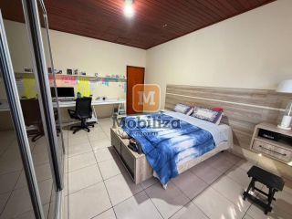 Casa ampla com 3 quartos sendo 1 suíte e terreno de 900m² no bairro Igarapé