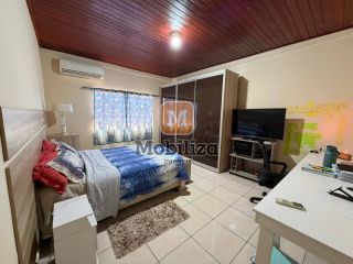 Casa ampla com 3 quartos sendo 1 suíte e terreno de 900m² no bairro Igarapé
