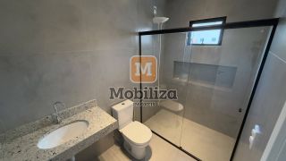 Sobrado com 3 suítes e amplo quintal no Condomínio Parintins