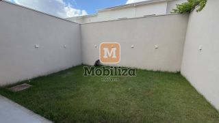 Sobrado com 3 suítes e amplo quintal no Condomínio Parintins