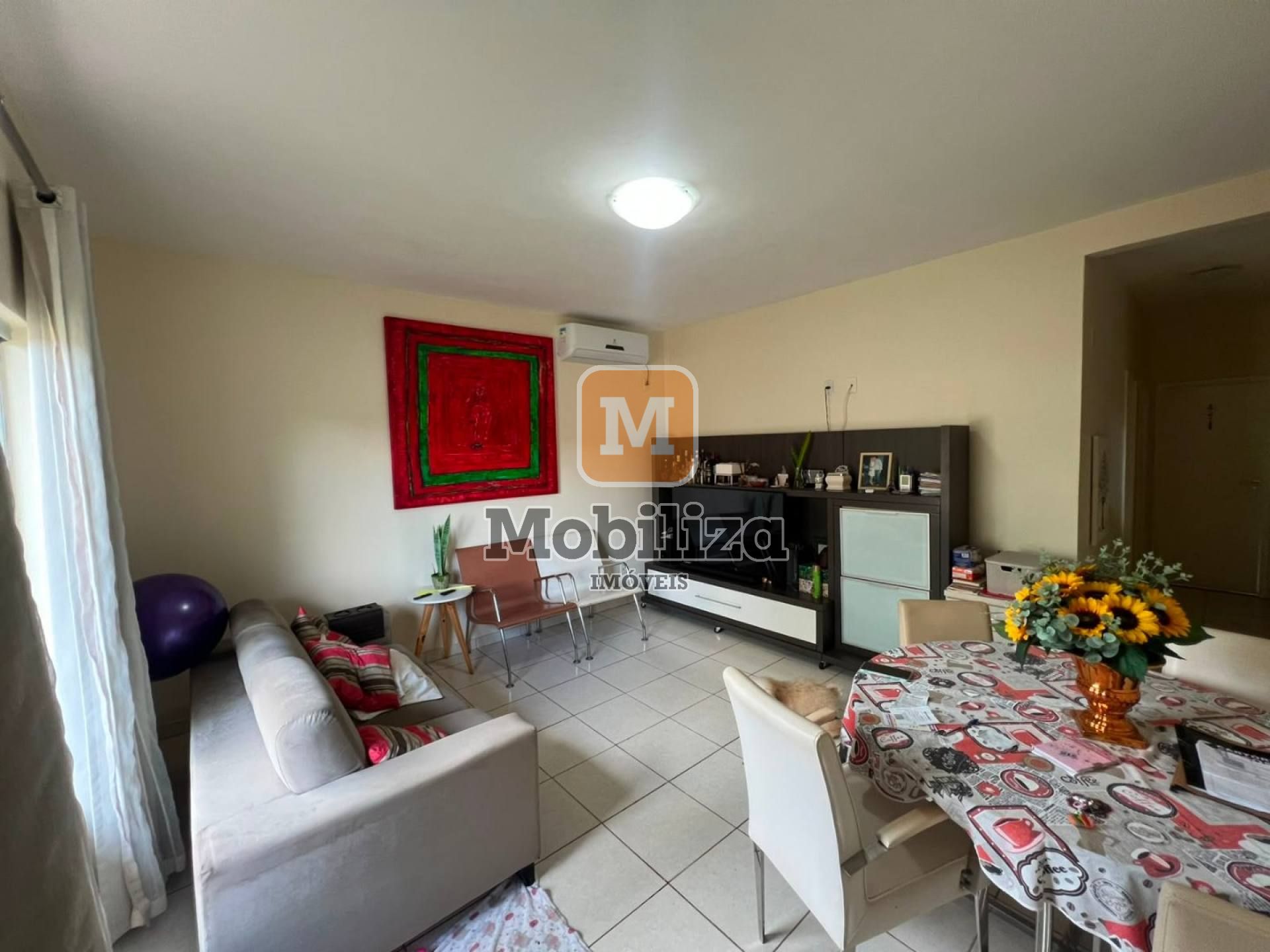 Casa ampliada com 4 dormitórios sendo 2 suítes e quintal espaçoso no condomínio San Matheus