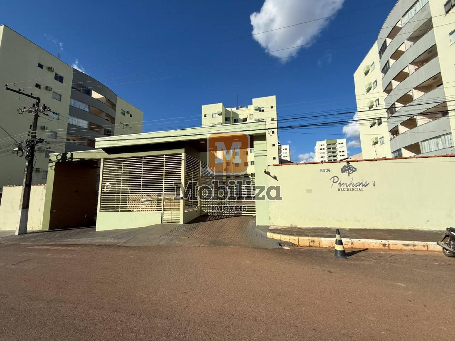 Apartamento andar alto com 3 dormitórios sendo 1 suíte no Condomínio Pinhais 1