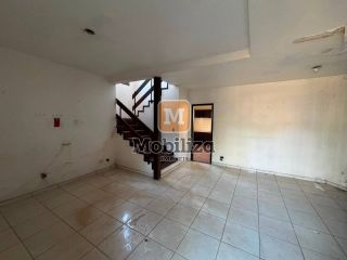 Exclusividade - Sobrado com piscina, quintal amplo e 3 quartos sendo 1 suíte no bairro Agenor de Carvalho