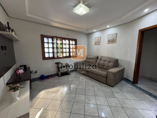 Casa com 5 dormitórios sendo 2 suítes, piscina e cômodos amplos no bairro Flodoaldo Pontes Pinto