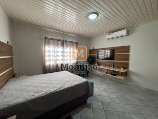 Casa com 5 dormitórios sendo 2 suítes, piscina e cômodos amplos no bairro Flodoaldo Pontes Pinto