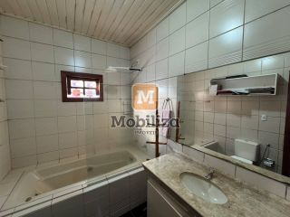 Casa com 5 dormitórios sendo 2 suítes, piscina e cômodos amplos no bairro Flodoaldo Pontes Pinto