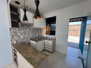 Casa com 2 dormitórios e quintal amplo no Condomínio Lagoa Azul