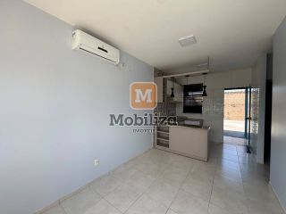 Casa com 2 dormitórios e quintal amplo no Condomínio Lagoa Azul
