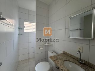 Casa com 2 dormitórios e quintal amplo no Condomínio Lagoa Azul