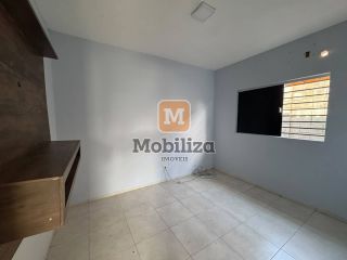 Casa com 2 dormitórios e quintal amplo no Condomínio Lagoa Azul