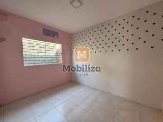 Casa com 2 dormitórios e quintal amplo no Condomínio Lagoa Azul