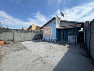 Casa com 2 dormitórios e quintal amplo no Condomínio Lagoa Azul