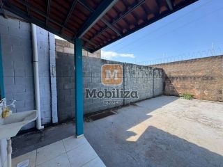 Casa com 2 dormitórios e quintal amplo no Condomínio Lagoa Azul