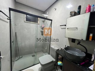 Sobrado sofisticado com 3 suítes, piscina, energia solar e ponto para carro elétrico no bairro Aponiã