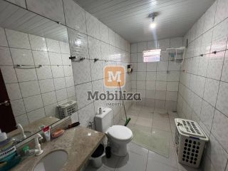 Casa com 3 quartos sendo 1 suíte, quintal amplo e ótima localização no bairro Aponiã