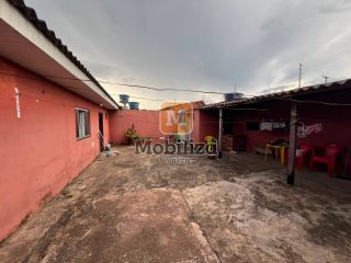Casa com 3 quartos sendo 1 suíte, quintal amplo e ótima localização no bairro Aponiã