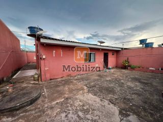Casa com 3 quartos sendo 1 suíte, quintal amplo e ótima localização no bairro Aponiã