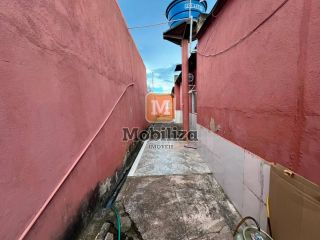 Casa com 3 quartos sendo 1 suíte, quintal amplo e ótima localização no bairro Aponiã