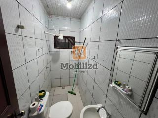 Casa com 3 quartos sendo 1 suíte, quintal amplo e ótima localização no bairro Aponiã