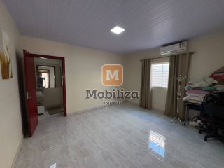 Casa com 4 dormitórios sendo 1 suíte e piscina privativa no bairro Flodoaldo Pontes Pinto