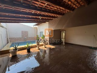 Casa com 4 dormitórios sendo 1 suíte e piscina privativa no bairro Flodoaldo Pontes Pinto