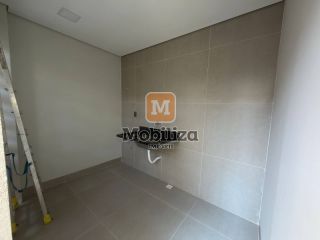 Sobrado com fino acabamento sendo 3 suítes e amplo quintal com área gourmet no Condomínio Parintins