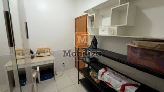 Casa ampla com 6 quartos sendo 1 suíte e amplo quintal com piscina no bairro Tiradentes