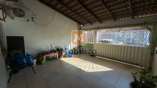 Casa ampla com 6 quartos sendo 1 suíte e amplo quintal com piscina no bairro Tiradentes