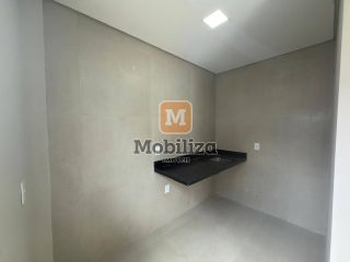 Sobrado sofisticado e de alto padrão com 4 dormitórios sendo 3 suítes, piscina e churrasqueira no Lagunas Residencial Club