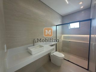 Sobrado sofisticado e de alto padrão com 4 dormitórios sendo 3 suítes, piscina e churrasqueira no Lagunas Residencial Club