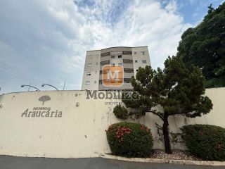Apartamento andar alto com 2 dormitórios e sala com sacada no Condomínio Araucária 1