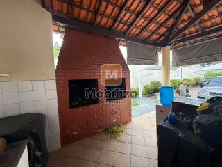 Apartamento andar alto com 2 dormitórios e sala com sacada no Condomínio Araucária 1