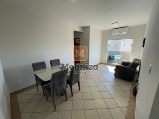 Apartamento andar alto com 2 dormitórios e móveis planejados no Condomínio Araucária 1